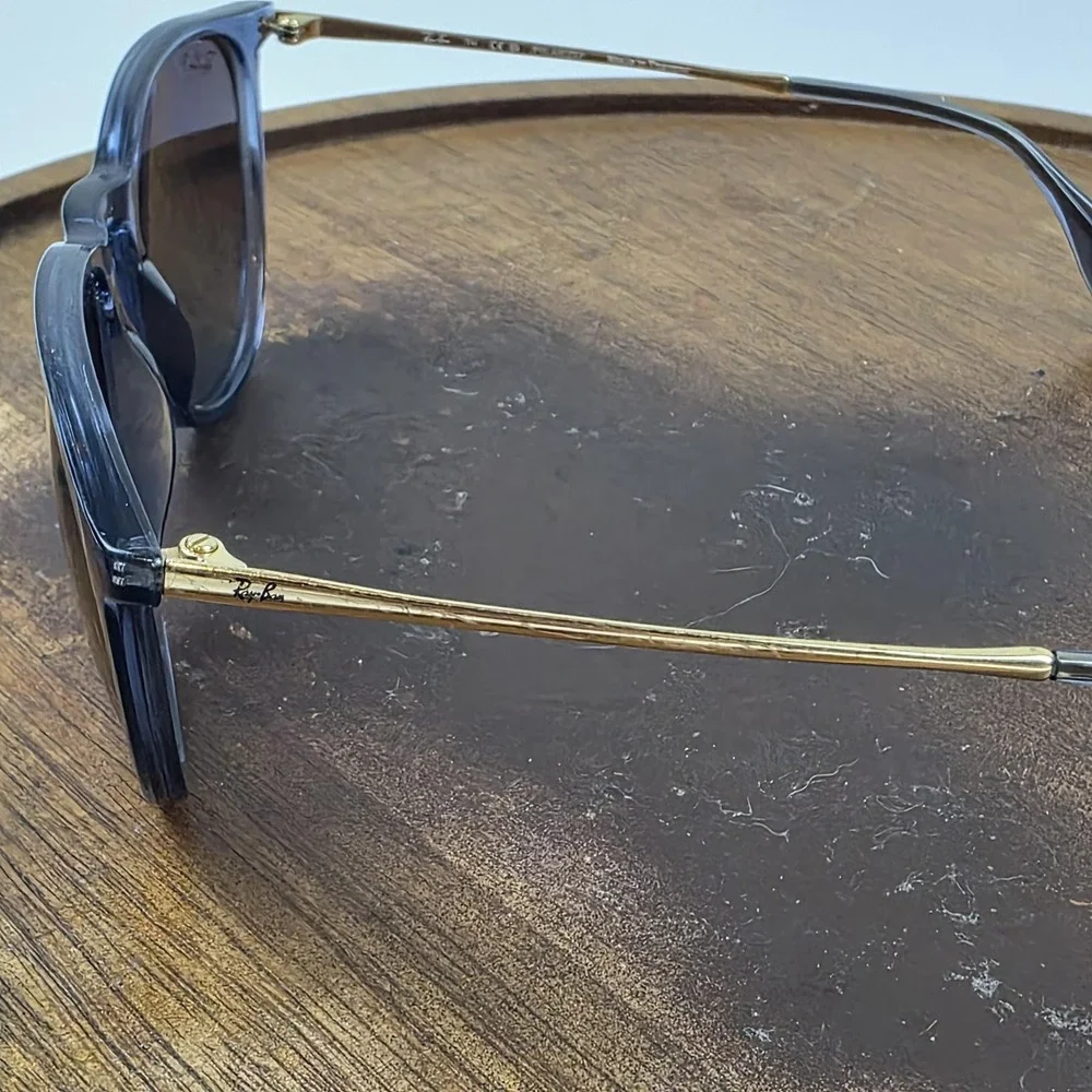 Ray-Ban Erika Sunglasses Womens 54-18 Blue Gray Round Polarized Thailand RB4171
